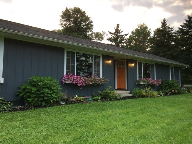 Front - 129 Shultz Dr