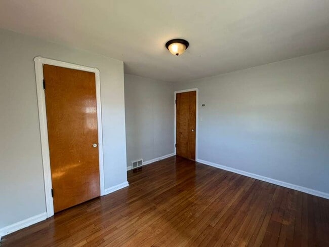 Foto del edificio - 1482 Dille Rd