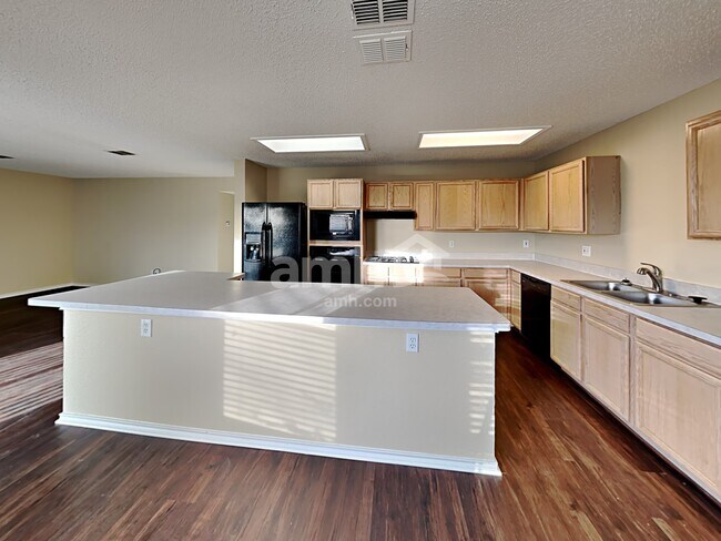 Foto del edificio - 316 Sunset Oak Dr