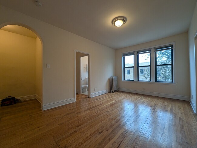 Foto del edificio - 2704 N Sawyer Ave