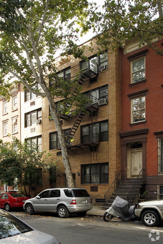 Foto principal - 240 E 32nd St