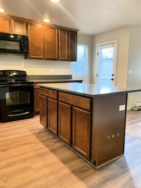 Foto del edificio - Hop on This Updated Two Bedroom with a Den-Licton Springs Townhome!