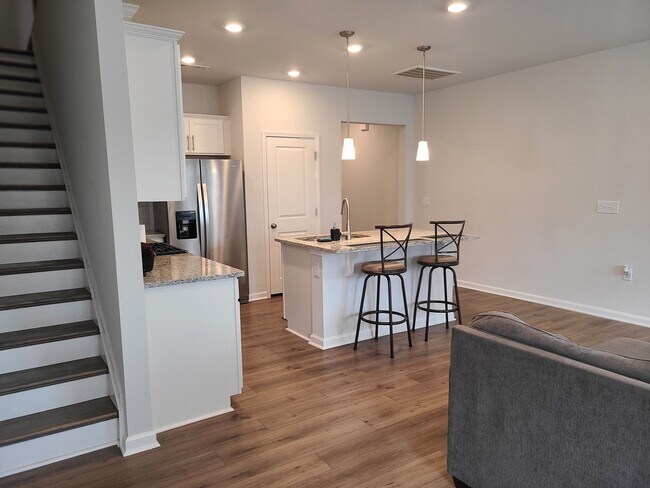 Building Photo - 806 Falls Grove Trl