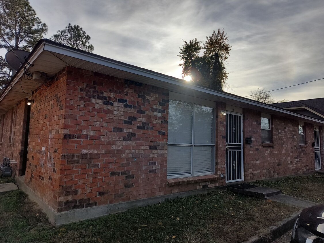 Primary Photo - 310-312 W 11th