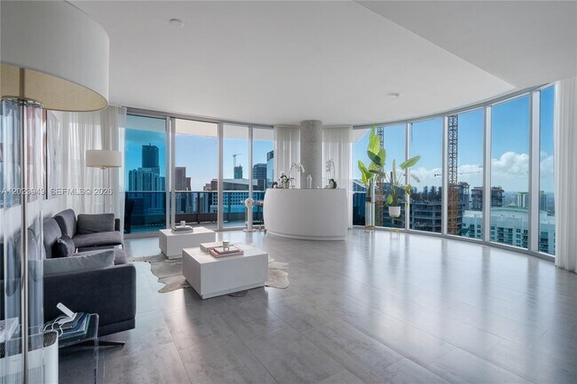 Building Photo - 200 Biscayne Blvd Way