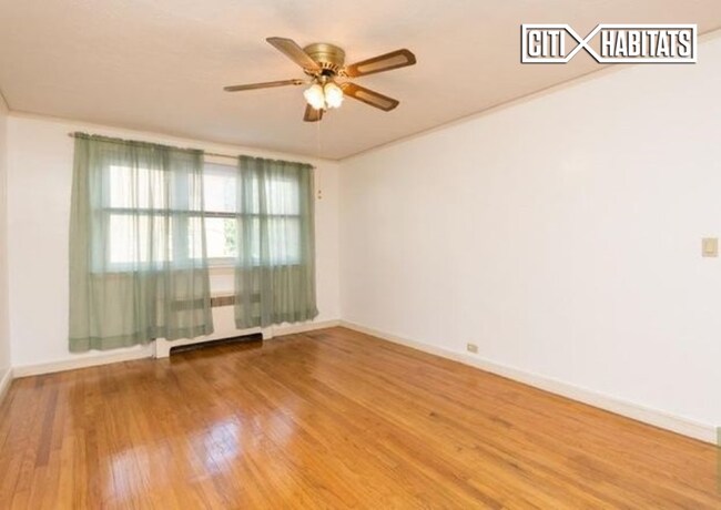 Building Photo - 3030 Kingsbridge Terrace