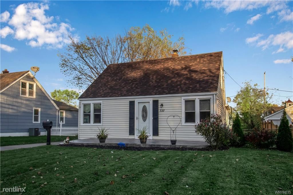 Primary Photo - 3 br, 1 bath House - 727 Beach Rd
