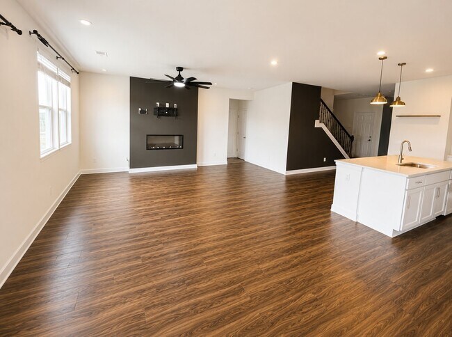 Building Photo - 330 Ellis Ln