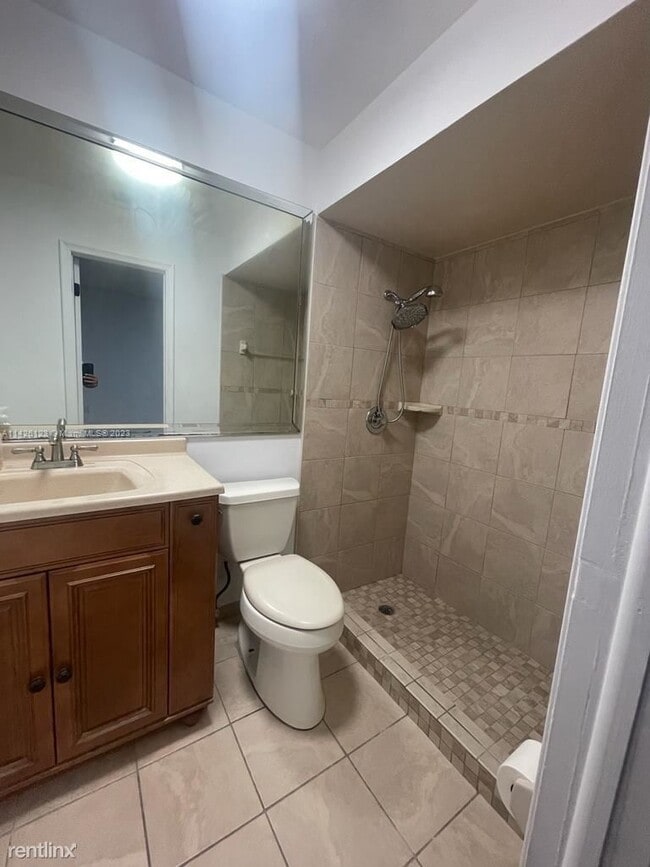 Building Photo - 4 br, 2 bath House - 700 N Douglas Rd
