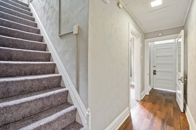 Foto del edificio - 3720-3726 Baytree St