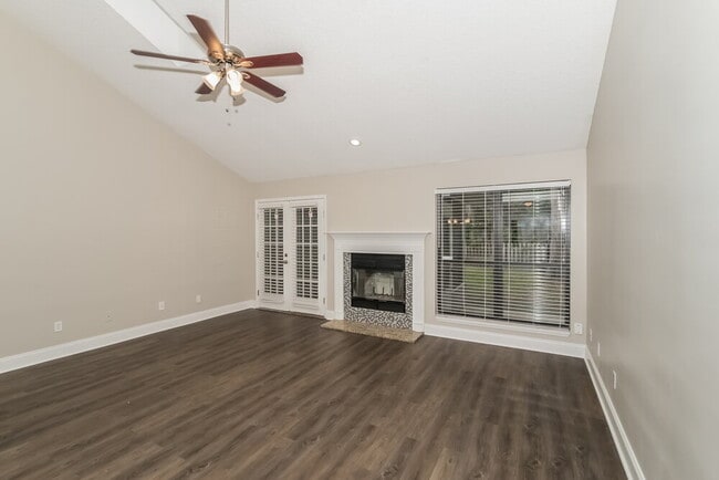 Building Photo - 1676 Tall Timber Dr