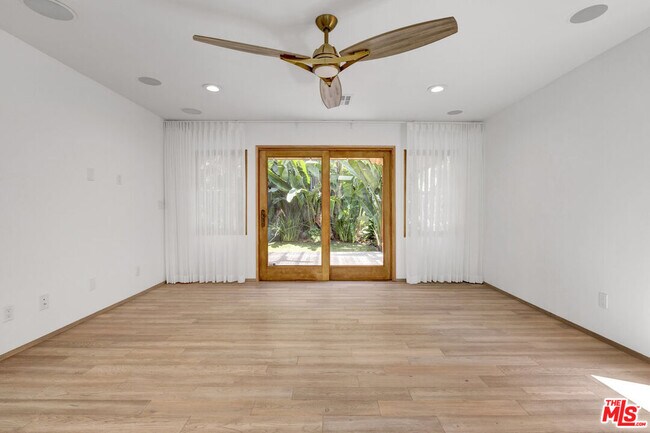 Foto del edificio - 1138 1\2 N Poinsettia Pl