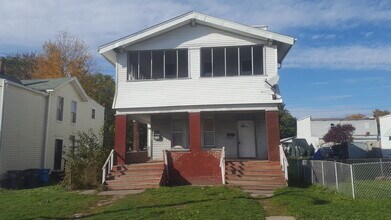 Building Photo - 1419 N Erie St
