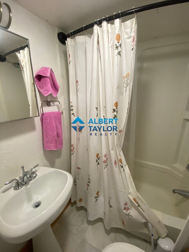 Foto del edificio - 675 E 7th St