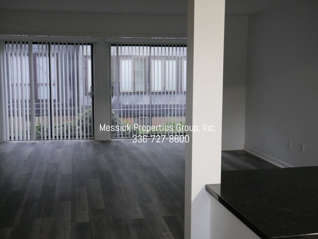 Building Photo - CEDAR COVE ON PEACE HAVEN ROAD!