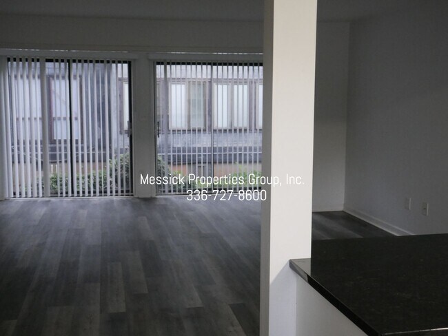 Foto del edificio - CEDAR COVE ON PEACE HAVEN ROAD!