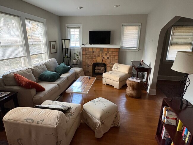 Sala de estar - 3219 Glengyle Ave