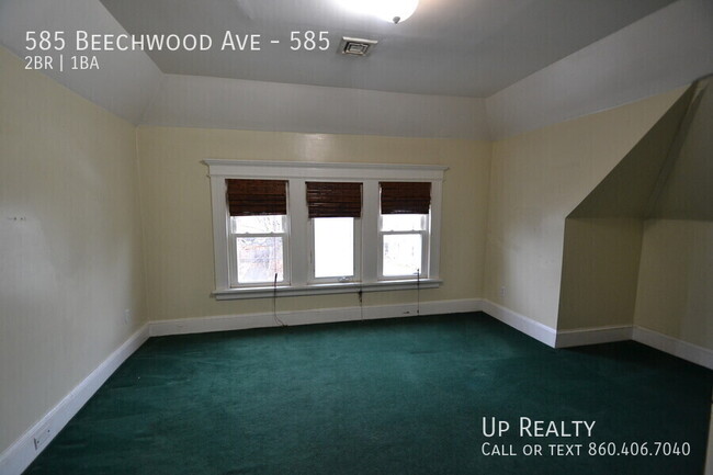 Building Photo - Spacious 2BR/1BA Apartment with Vaulted Ce...