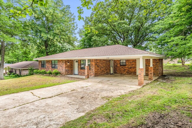 Building Photo - Renovated 3 Bedroom 2 Bath Home for Rent!