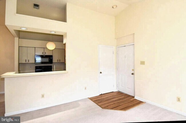 Photo - Sunny and spacious top floor unit featuring an open floor plan perfect for entertaining! Apartment