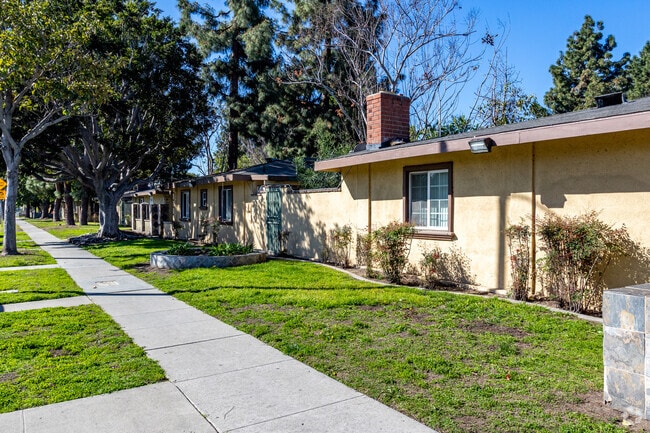 Building Photo - Chaumont Villas Apartments