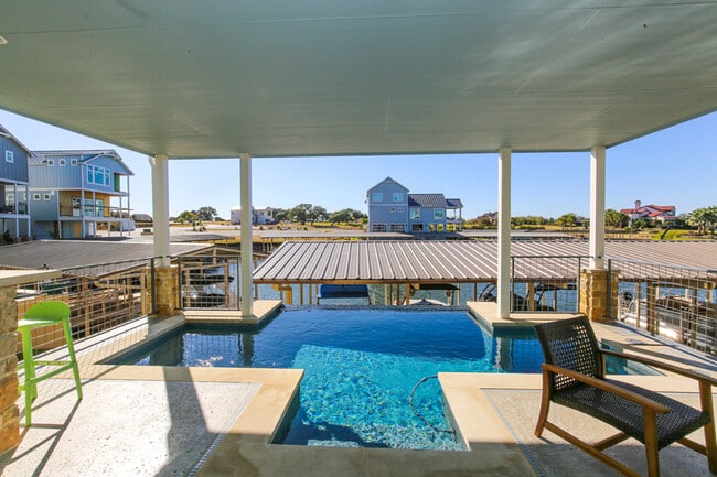 Building Photo - 208 Marina Bluff