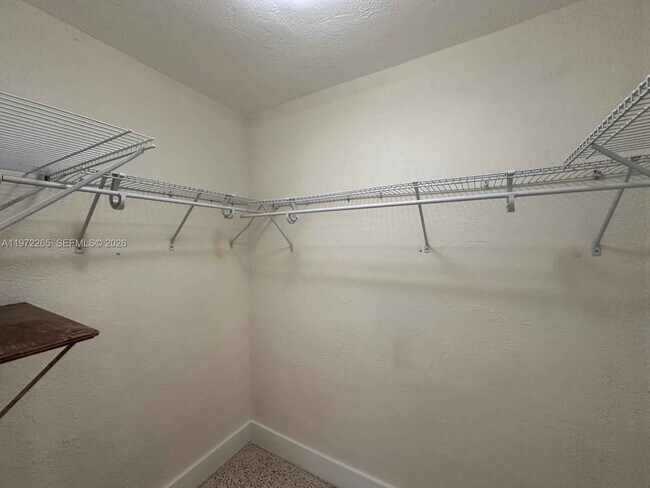 Foto del edificio - 1631 NW 175th St