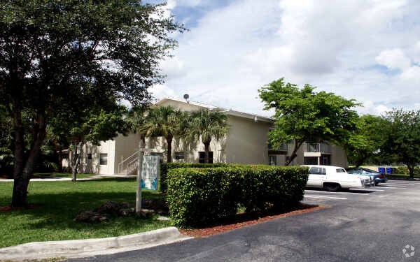 Building Photo - Coral West Condominiums
