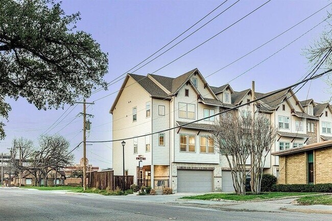 Photo - 111 Sumac St Townhome