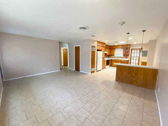 Foto del edificio - 615-617 East Sunset Circle