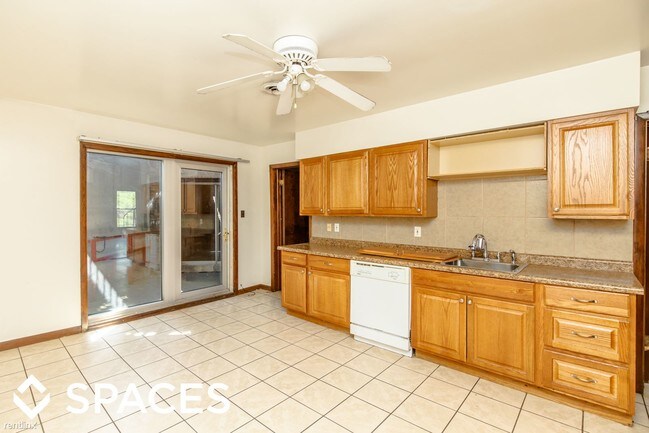 Building Photo - 5 br, 2 bath  - 2268 N Lincoln Ave UNT3