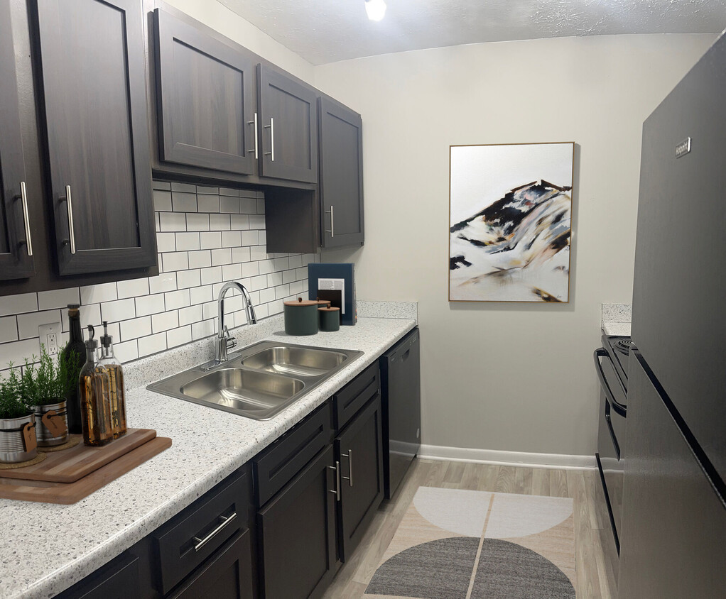 Foto principal - Candlewood Apartment Homes