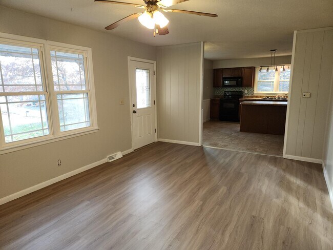 Foto del edificio - 1506 N Riverside Rd