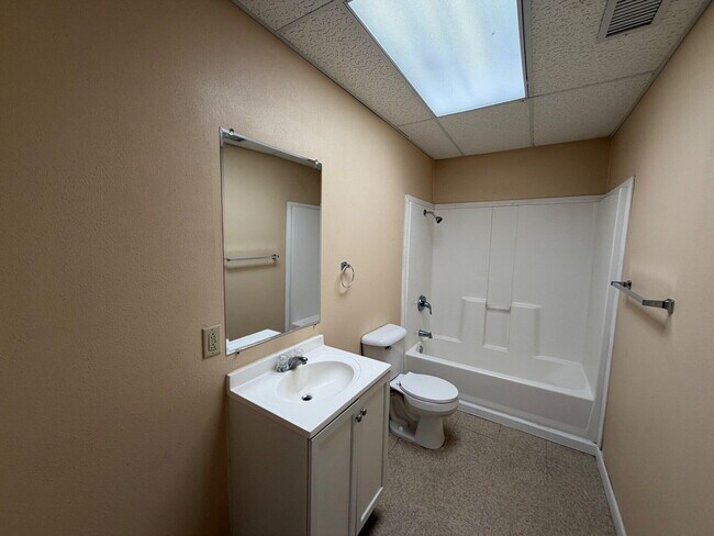 Foto del edificio - 1619 University Ave