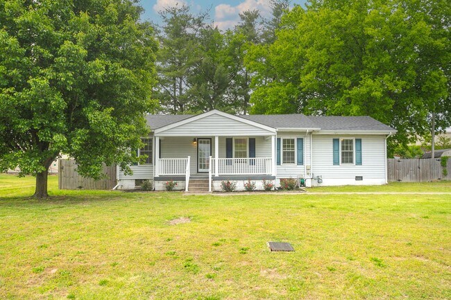 Building Photo - Lovely Home in Old Hickory