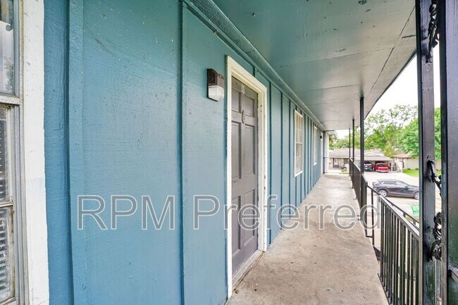 Foto del edificio - 427 Hollyvale Dr
