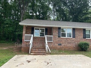 Building Photo - 12 Lisa Ln
