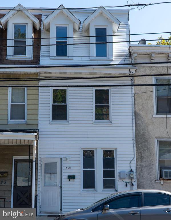 Foto principal - 741 E Norwegian St