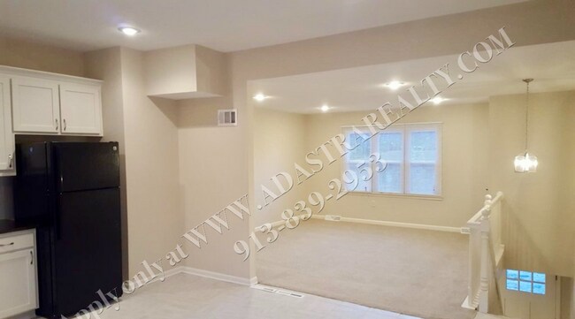 Foto del edificio - Remodeled 3 Bed 1 Bath Duplex in Overland ...