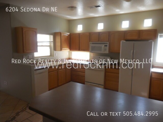 Foto del edificio - 6204 Sedona Dr NE
