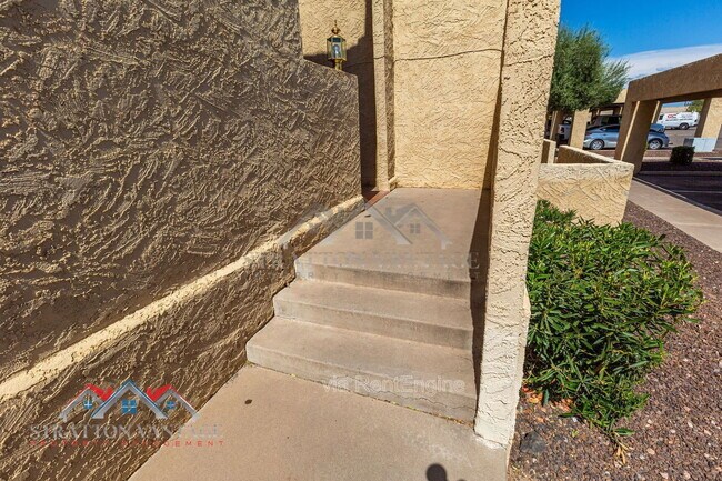 Foto del edificio - 2165 E University Dr