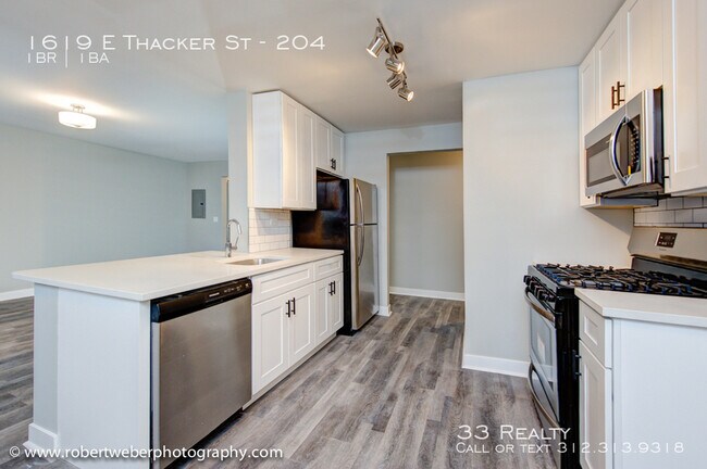 Building Photo - 1619 E Thacker St