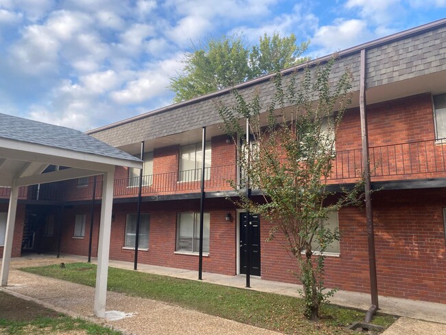 Interior Photo - Embassy Court Apartments