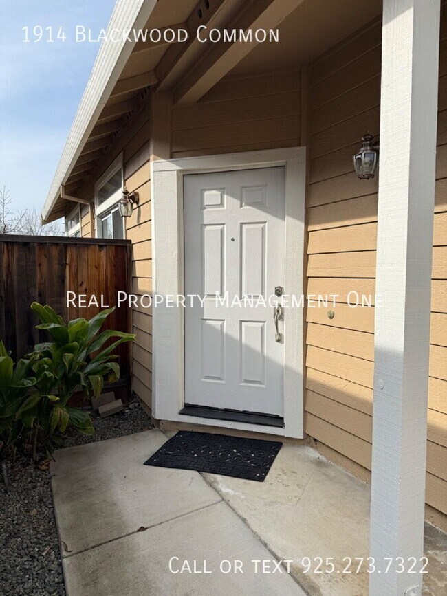 Building Photo - 1914 Blackwood Common