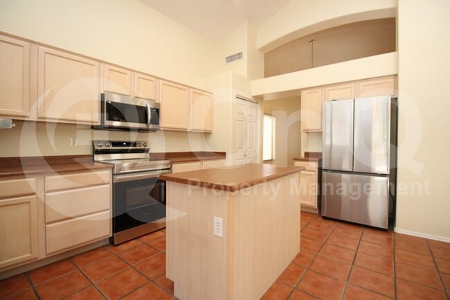 Foto del edificio - 7460 W Lone Cactus Dr
