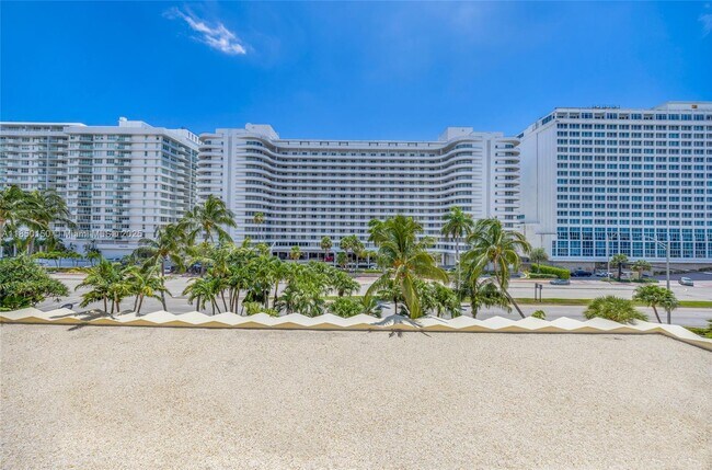 Foto del edificio - 5600 Collins Ave