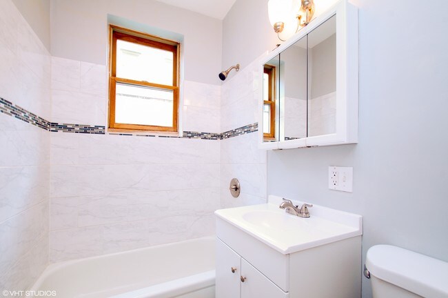 Foto del edificio - 630 W Waveland Ave