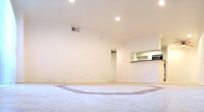 Foto del edificio - 2 bedroom in North Hollywood CA 91601