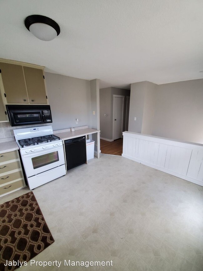 Building Photo - 3 br, 1.5 bath House - 2419 W Tamarack Place