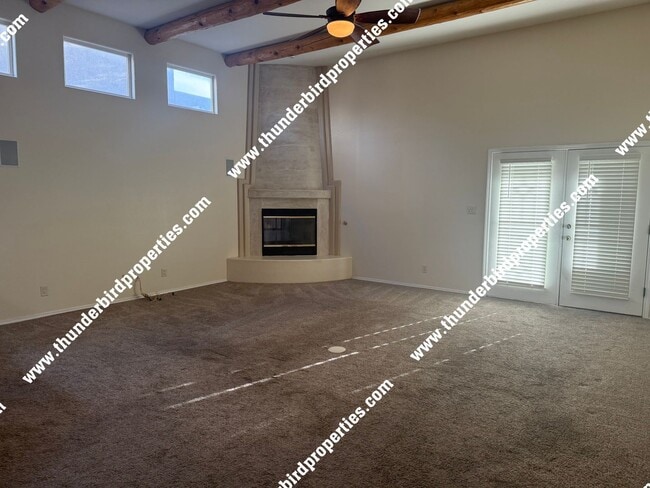 Building Photo - 3 Bedrooms, 2 baths with Valley views in N...